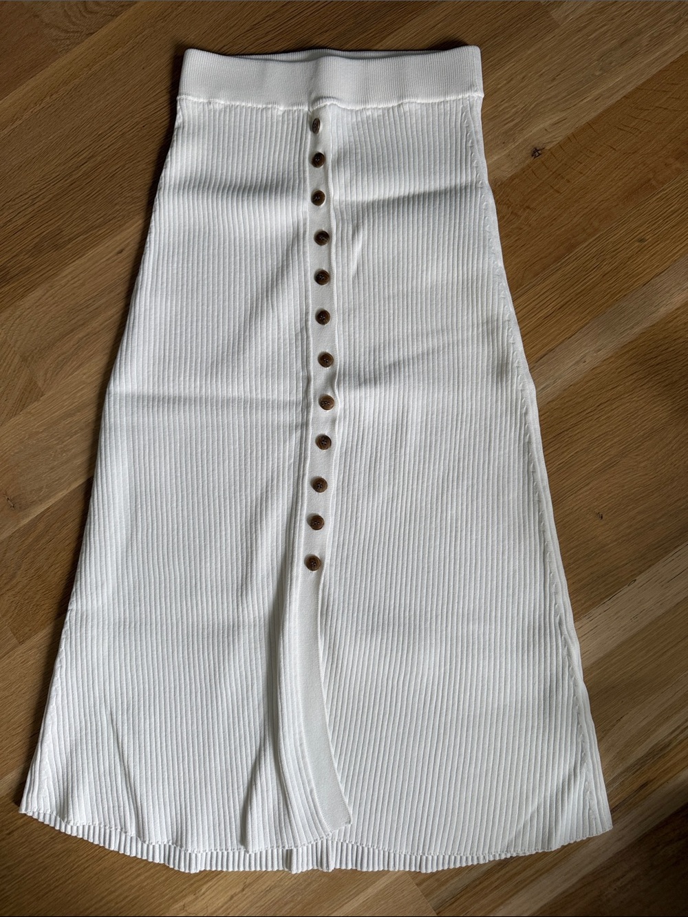 Zara White Ribbed Midi Skirt with Button Trim